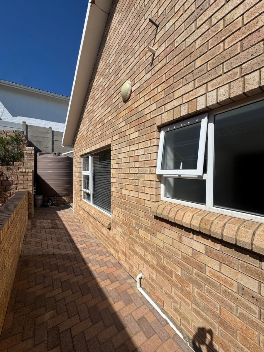 6 Bedroom Property for Sale in Aston Bay Eastern Cape